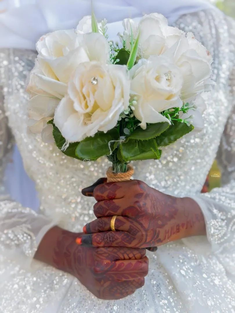 Bouquet and henna details